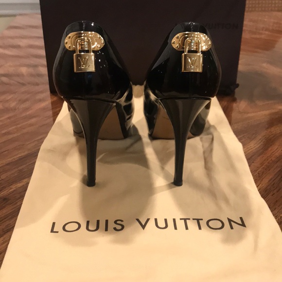 Louis Vuitton shoes. - Picture 2 of 7